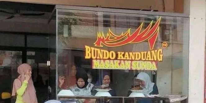 Nama Restoran Ini Bisa Bikin Pembeli Bingung, Konsep Restoran Mungkin Kolaborasi Dua Masakan Daerah