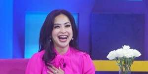 Ssst! Feni Rose Buka-bukaan Penampilan Tahun Pertama Jadi Presenter TV, Dipuji Keren tapi Cuma di Masanya