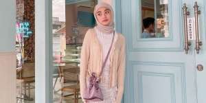Ide Outfit Hijaber Kasual untuk Hangout Akhir Pekan