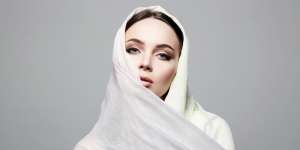 Beauty Hack Cara Rapikan Riasan Mata dengan Selotip Tanpa Bekas