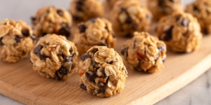 Camilan Oat Ball Bebas Gluten, Cara Bikinnya Simpel Banget