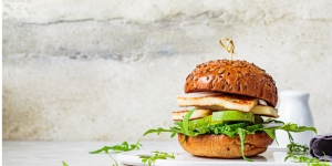 California Avocado Burger, Bisa Bikin Auto Kenyang untuk Sarapan