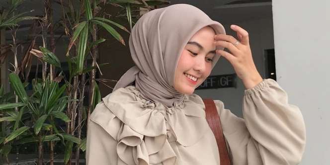 Cara Simpel Buat Hijab Segi Empat Anggun Menutup Dada