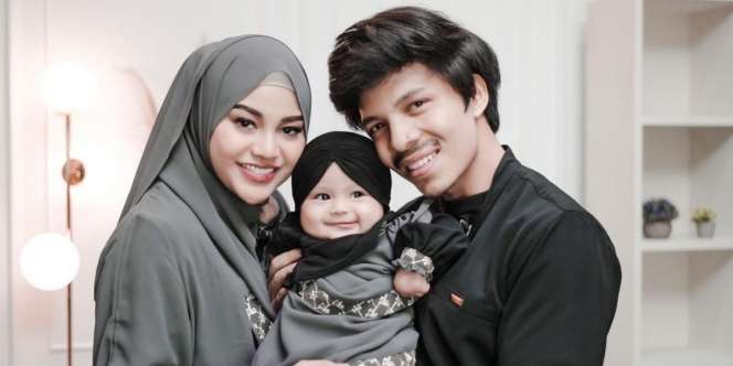 Belum Genap Setahun, Ameena Pakai Baju Branded Rp14 Juta