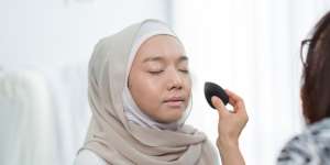 Haruskah Spons Makeup Dibasahi Sebelum Dipakai? Yuk Cari Tahu