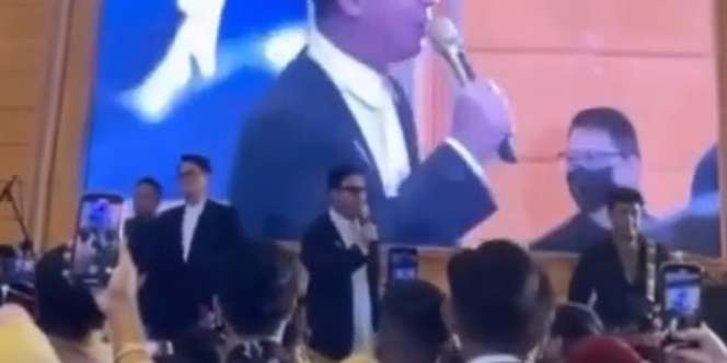 Pengantin Wanita Ini Syok, Sang Suami Hadirkan Kahitna di Pernikahannya