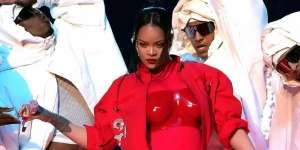 Rihanna Buktikan Ibu Hamil Bisa Taklukan Dunia, Tampil Memukau di Super Bowl