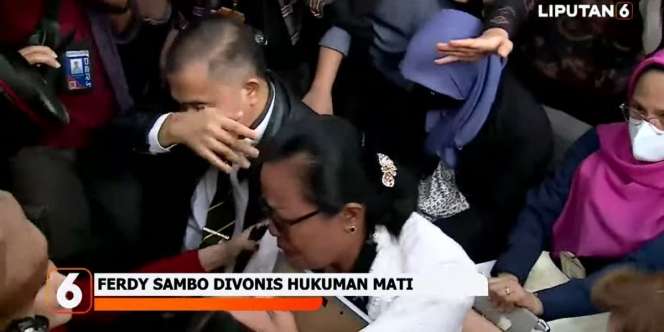 Ibu Brigadir J Nangis Histeris Dengar Ferdy Sambo Dihukum Mati