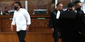 FOTO: Ekspresi Ferdy Sambo Usai Divonis Hukuman Mati 
