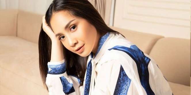 Adu Harga Fashion Nagita Slavina Bergambar Kartun Donald Duck VS Sailor Moon, Mana Lebih Mahal?
