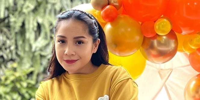 Nagita Pakai Dress Metalic Mewah, Harganya Bikin Terkecoh Warganet