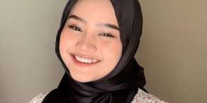 Styling Pashmina Crinkle, Bervolume Bikin Tampilan Makin Cantik