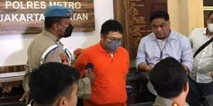 Pengendara Fortuner yang Rusak Mobil Brio, Beraksi Seperti Gangster, Tertunduk Lesu Usai Jadi Tersangka