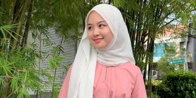 Tutorial Pashmina Silk Bikin Look Jadi Feminin