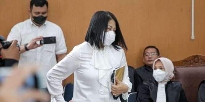 Divonis 20 Tahun Penjara, Lihat Lagi Gaya Modis Putri Candrawathi selama Sidang, Tas Mahal hingga Rambut 'Badai'