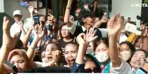 Sorak Sorai Penggemar Usai Vonis 1,5 Tahun Bui Eliezer, Nyanyi Lagu Indonesia Raya