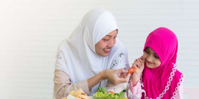 Gadget Bukan Solusi Sulit Makan, Begini Cara Gugah Selera Anak