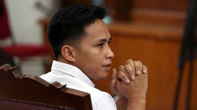 Foto-Foto Richard Elizer Menangis Dengar Vonis Penjara 1,5 Tahun