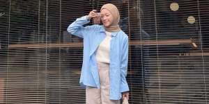 Pakai Fashion Tape di Pashmina, Saat Tak Ada Jarum Pentul