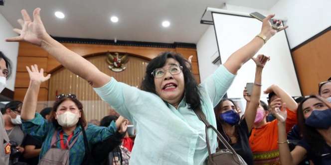 Kegembiraan Simpatisan Richard Eliezer Usai Hakim Vonis 1 Tahun 6 Bulan Penjara