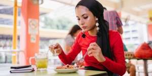 Mindful Eating Bisa Bantu Jaga Kesehatan Mental, Cari Tahu Caranya