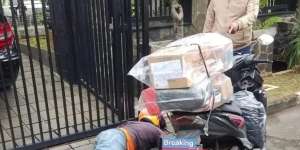 Sedih! Kurir Ditemukan Meninggal di Depan Rumah Saat Antar Paket, Diduga Akibat Kelelahan Bekerja