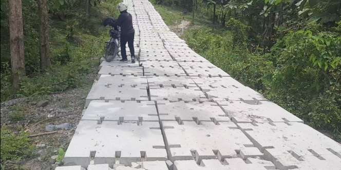 Heboh Penampakan Jalan Mirip Puzzle di Bojonegoro, Serasa Masuk Benteng Takeshi