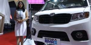 Potret SPG Mobil Beradu Cantik di IIMS 2023, Gajinya Ada yang Sampai Puluhan Juta