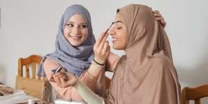 Hemat Pemakaian Foundation dengan Teknik Makeup Korea