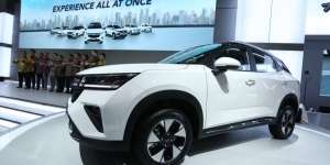 Potret Wuling Alvez Tebar Pesona, Si Penantang HR-V dan Creta
