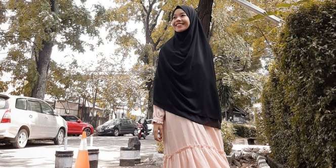 Tutorial Styling Kerudung Voal Lebar Jadi Formal Look yang Manis