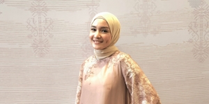 Tampilan Manis Intan Nuraini Tampil Serba Pink