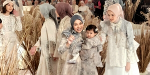 Gaya Kompak Aurel Hermansyah dan Ameena Kala Fashion Show