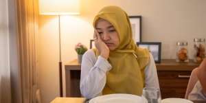 Sering Mengantuk Setelah Makan? Ini Sebab dan Cara Mencegahnya