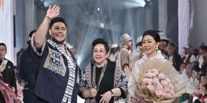 Tengok Karya 'Mata Hati' Ivan Gunawan dari Tenun NTT