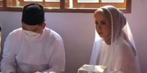 Menikah dengan Kerudung Rp13 Ribuan, Tampilan Pengantin Ini Tetap Anggun 