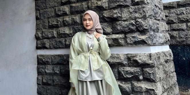 Tutorial Kerudung Segi Empat Voal Praktis ala Alifhia Fitri