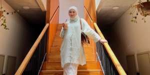 Gaya Stylish Kesha Ratuliu saat Hangout