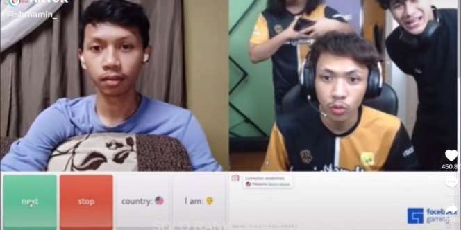 Momen Kocak Dua Pemuda Berwajah Mirip Tak Sengaja Ketemu di Aplikasi Video, Cuma Bisa Saling Bengong karena Terkejut