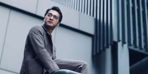 5 Potret Papah Keren Ricky Harun, Definisi Semakin Tua Semakin Ganteng Sesungguhnya