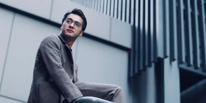 5 Potret Papah Keren Ricky Harun, Definisi Semakin Tua Semakin Ganteng Sesungguhnya