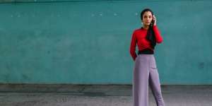 3 Ide Pose Foto Saat Memakai Celana Panjang dari Alumni Asia's Next Top Model