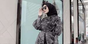 Pakai Dress Touch Of White Gold, Aura Melody Prima Memancar