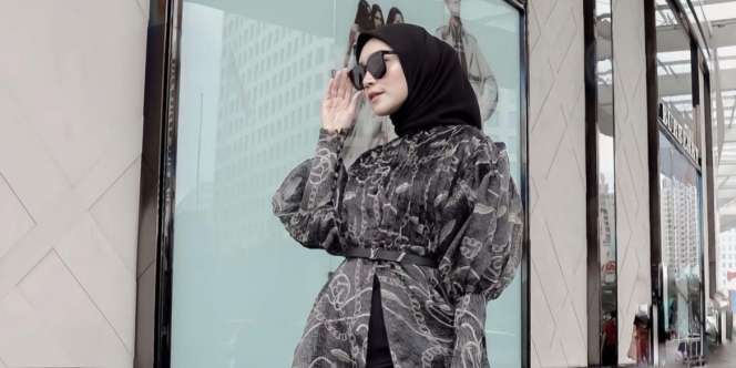 Pakai Dress Touch Of White Gold, Aura Melody Prima Memancar