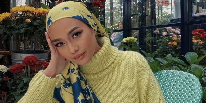Mix and Match Outfit dengan Turban ala Vira Tandia 