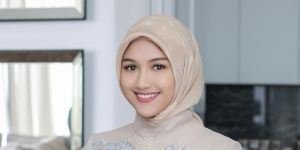 Kangen Ramadan, Erina Gudono Unggah Potret Anggun dalam Balutan Gamis Simpel Soft Lilac