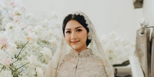 Erina Gudono Tampil Mewah Berkebaya, Tenteng Tas Mini Rp85 Juta