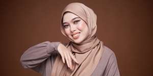 Trik Biar Wajah Tak Pucat Saat Pakai Lipstik Nude 