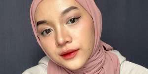 Yuk, Tampil Beda dengan Kerudung Segi Empat Curvy 