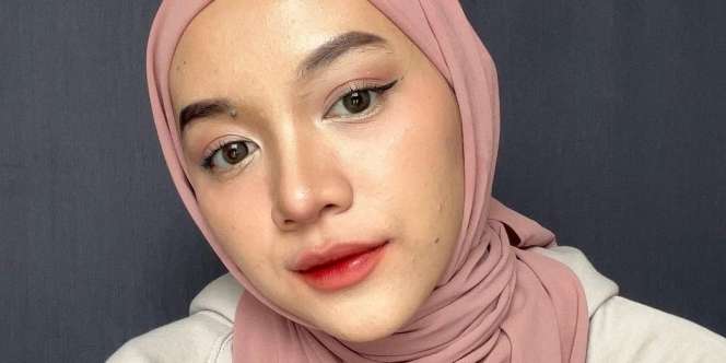 Yuk, Tampil Beda dengan Kerudung Segi Empat Curvy 